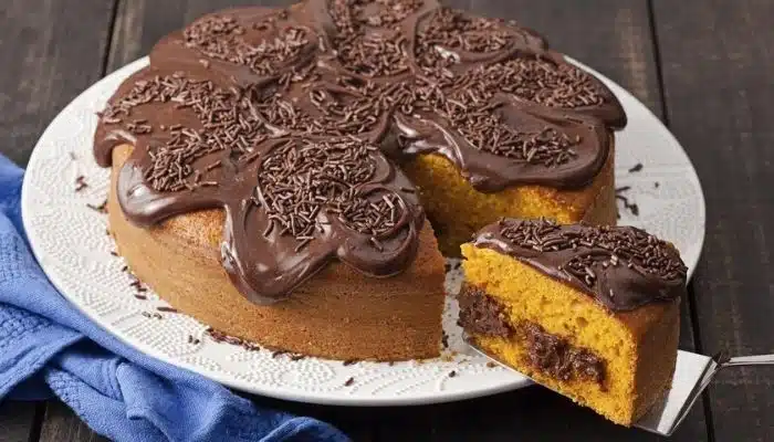 Como Fazer Bolo de Cenoura com Recheio de Brigadeiro