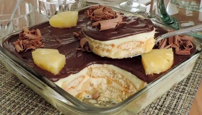 Receita de Sobremesa de Abacaxi Com Creme de Chocolate