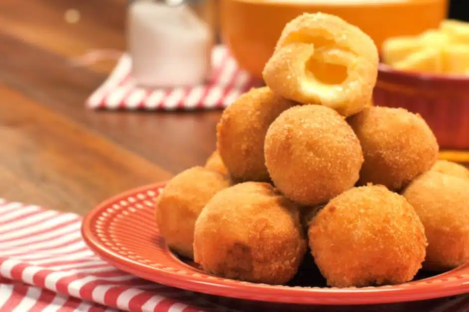 Como Fazer Bolinho de Queijo