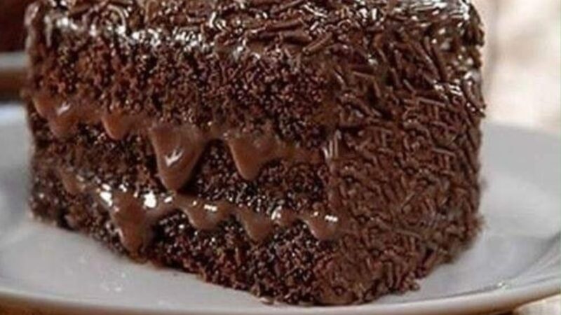 Bolo de Chocolate Prático e Saboroso