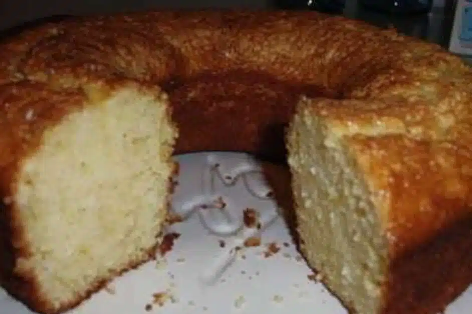 Bolo de Iogurte com Coco e Limão