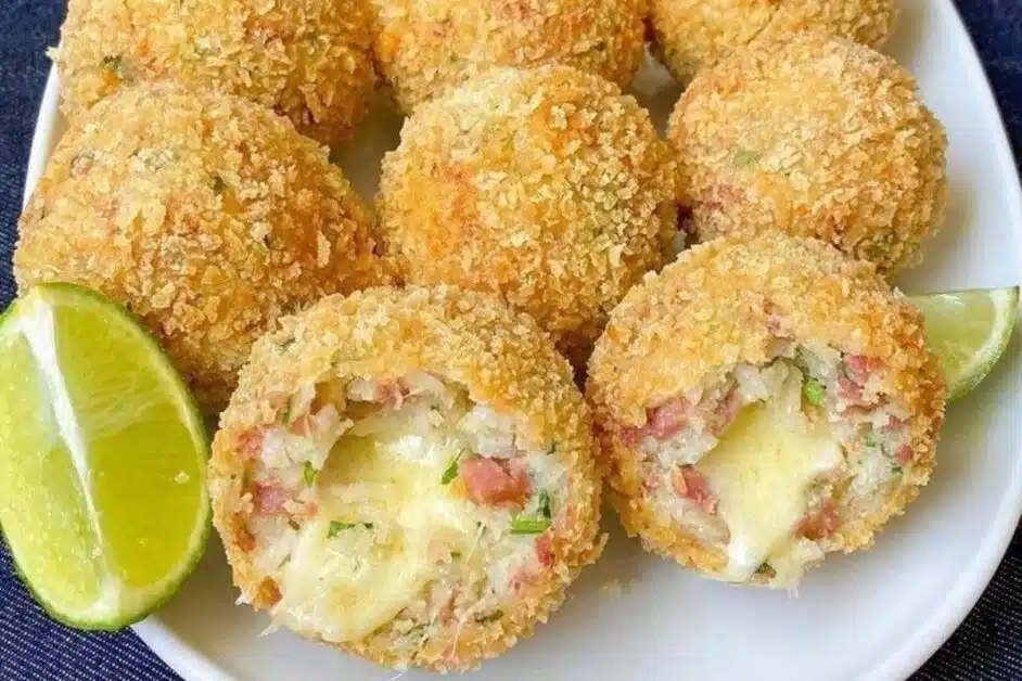 Bolinho de Arroz com Queijo e Calabresa