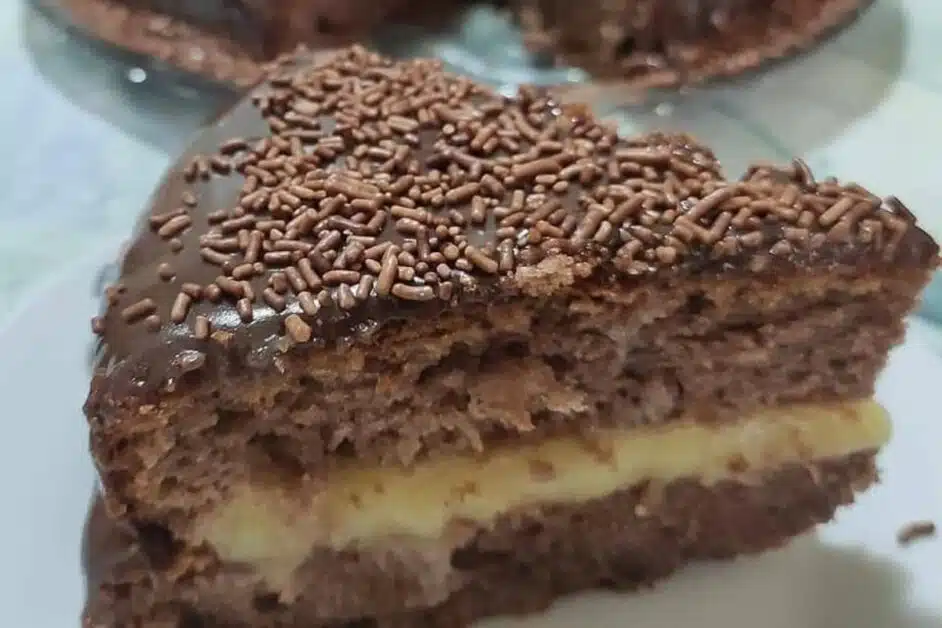 Receita de Bolo de chocolate de liquidificador Recheado