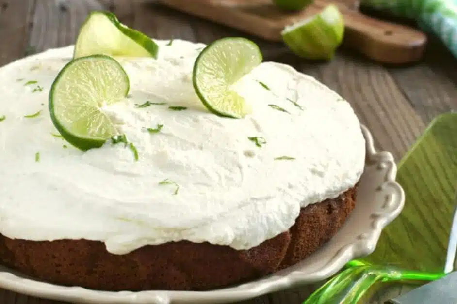 Receita de Bolo de Leite Condensado com Casquinha de Limão