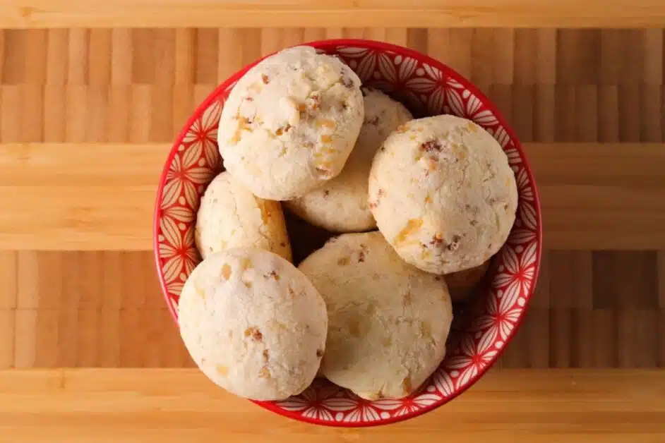 Receita de Pão de Queijo com Bacon Irresistível