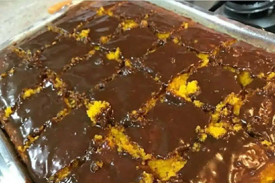 Receita de Bolo de Cenoura Com Cobertura de Chocolate Perfeito