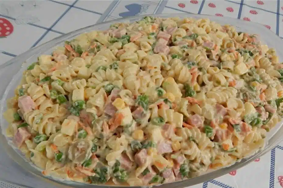 Receita de salada de macarrão com frios