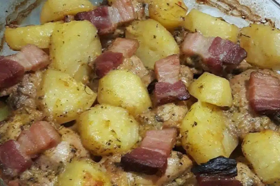 Receita de Sobrecoxa Assada com Batatas e Bacon