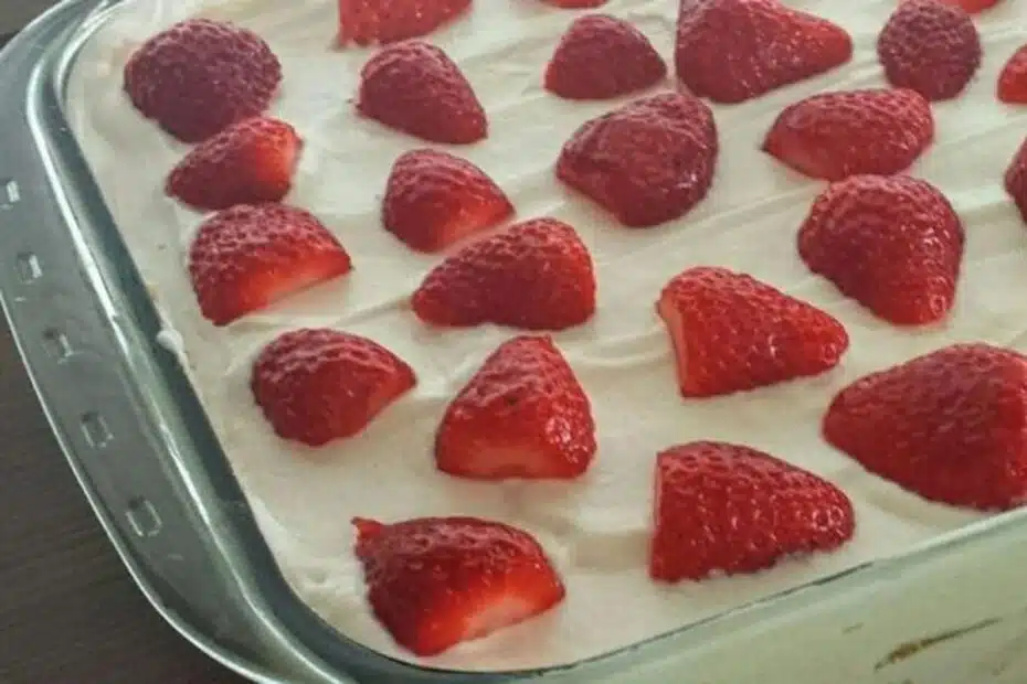 Receita de Torta na travessa de Ninho com morango