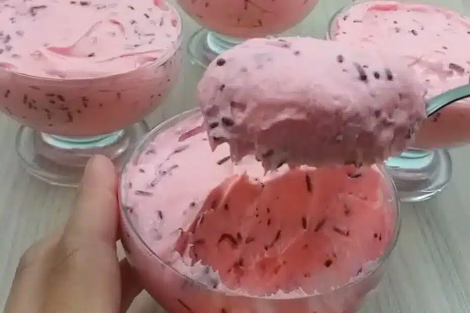 Receita de mousse de morango com granulado