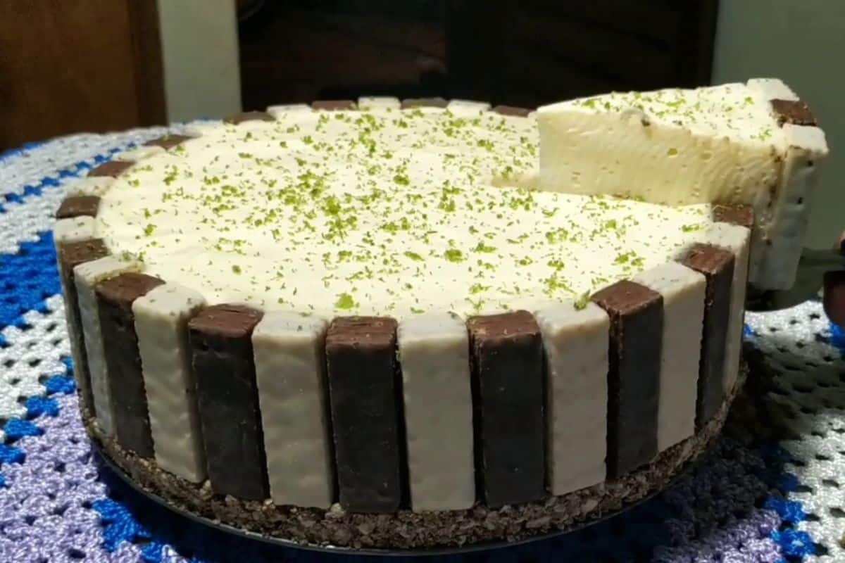 Torta de Limão Com Bis e Mousse de Chocolate