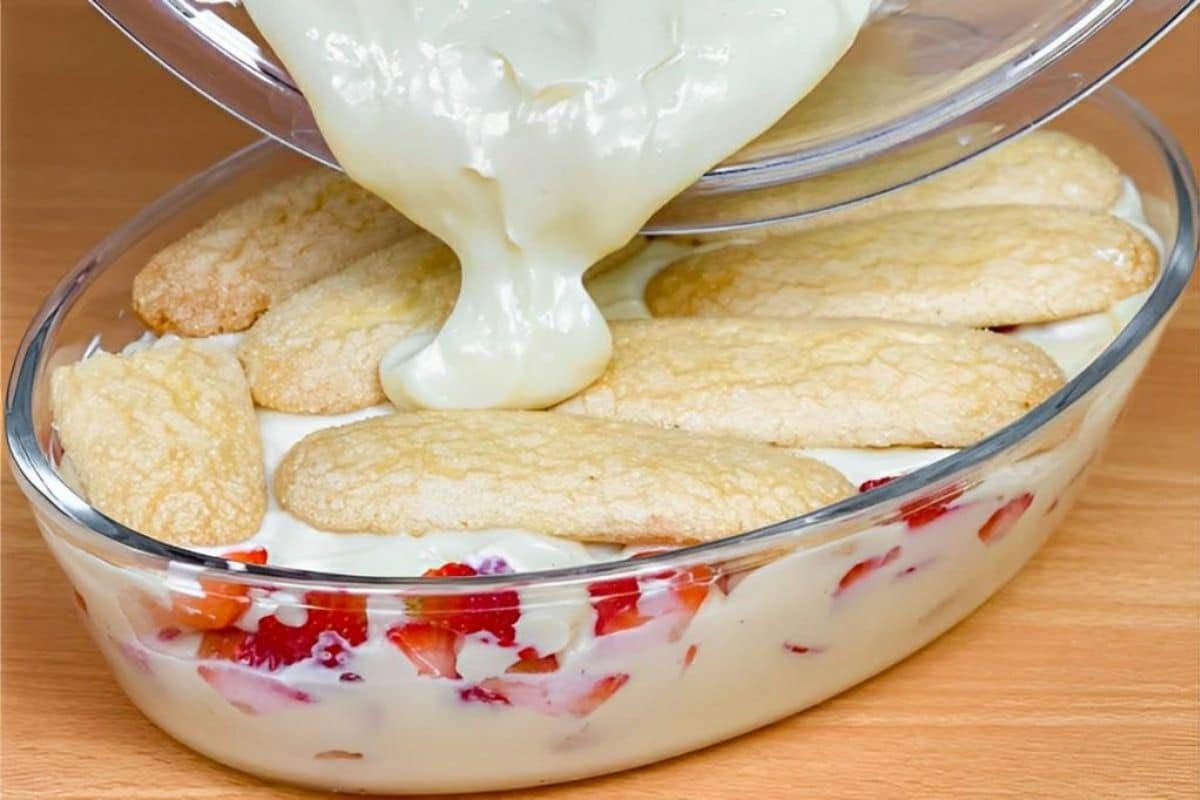 Pavê de Morango com Biscoito Champagne: Uma Sobremesa Irresistível para Surpreender o Paladar