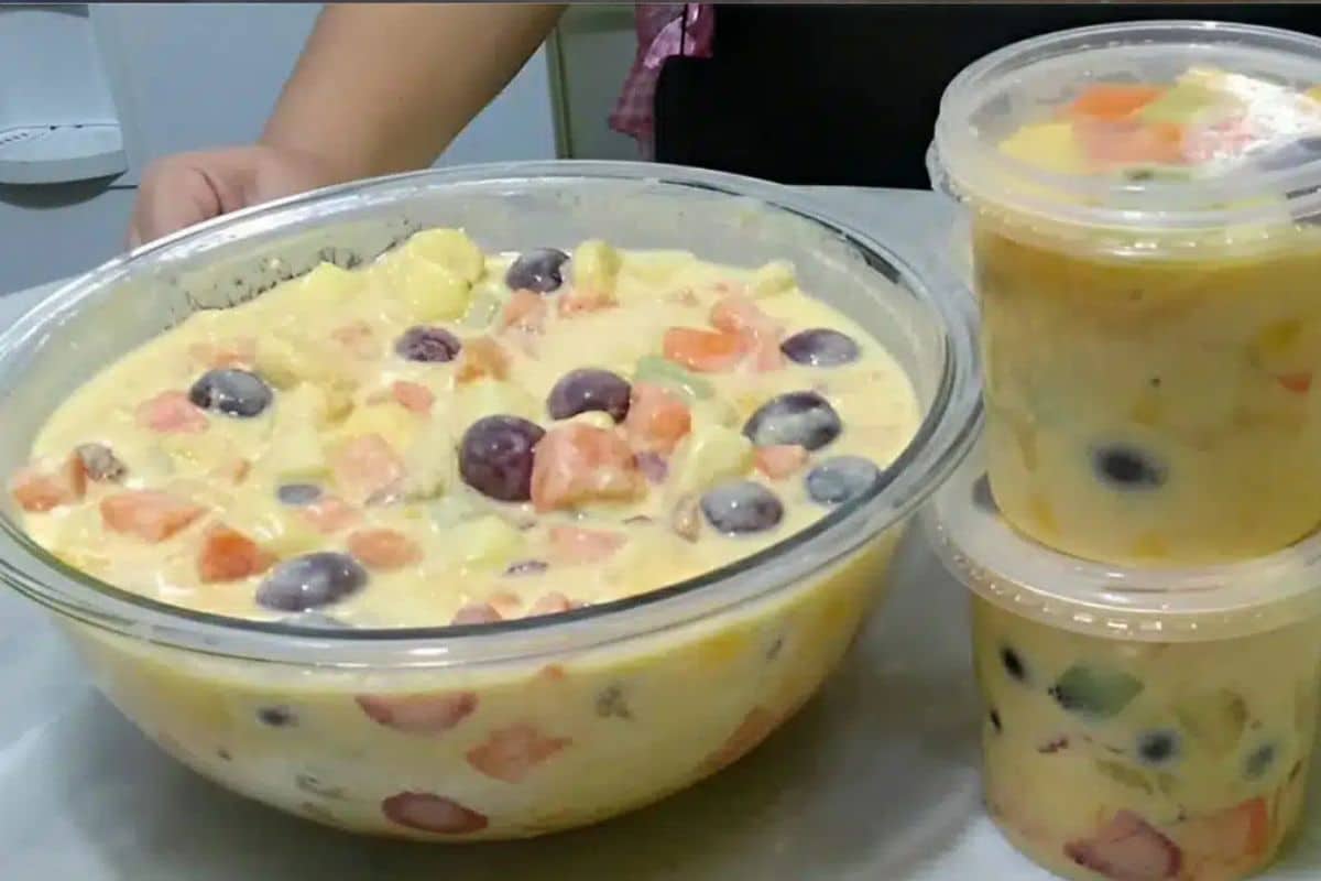 Salada de Frutas Cremosa para o Natal: Uma Explosão de Frescor e Sucesso à Mesa