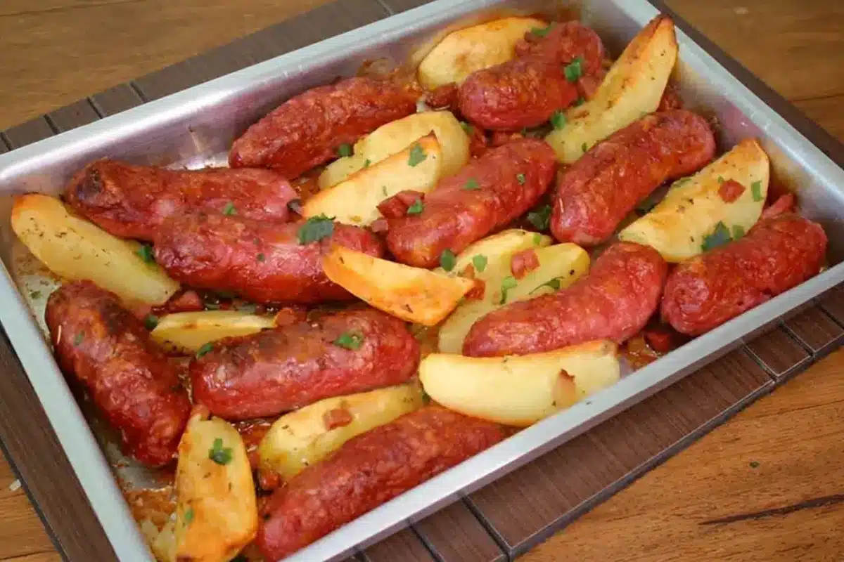 Linguiça Assada com Batata: Simples e Saborosa