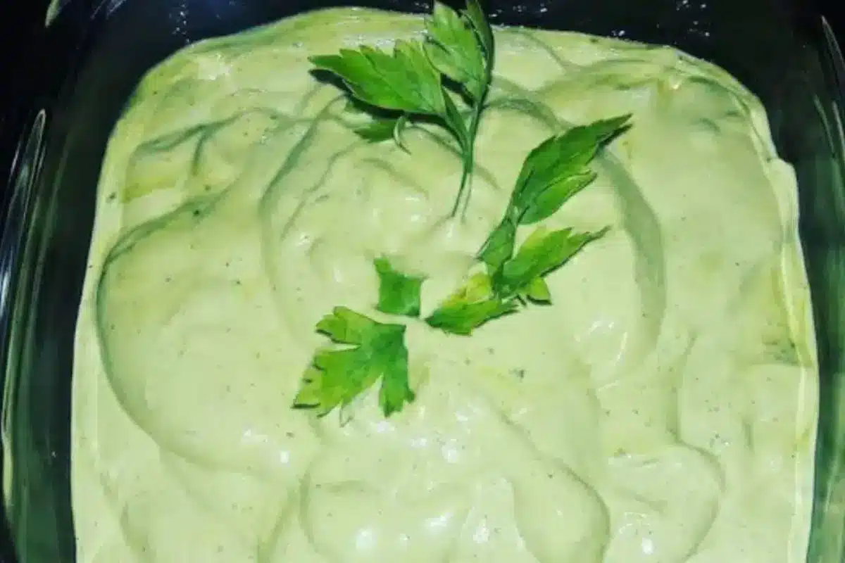 Delicie-se com uma Maionese Verde Temperada com Ovo