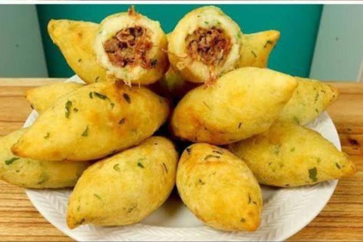 Meu Bolinho de Mandioca com Carne Seca Fica Tão Perfeito Que o Povo Disputa o Último