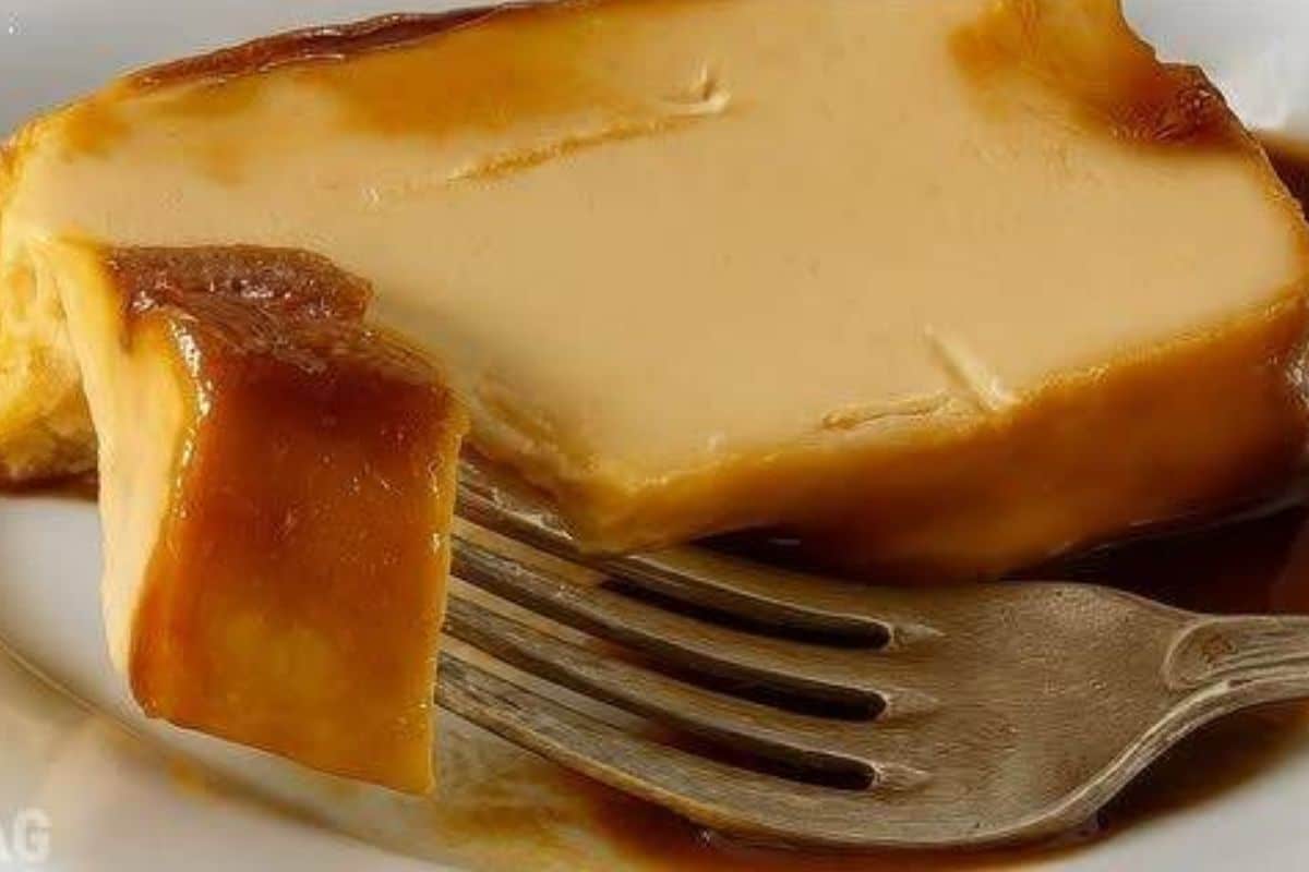 Toda vez que faço esse Pudim de Pão sem Leite é briga para ver quem pega primeiro)