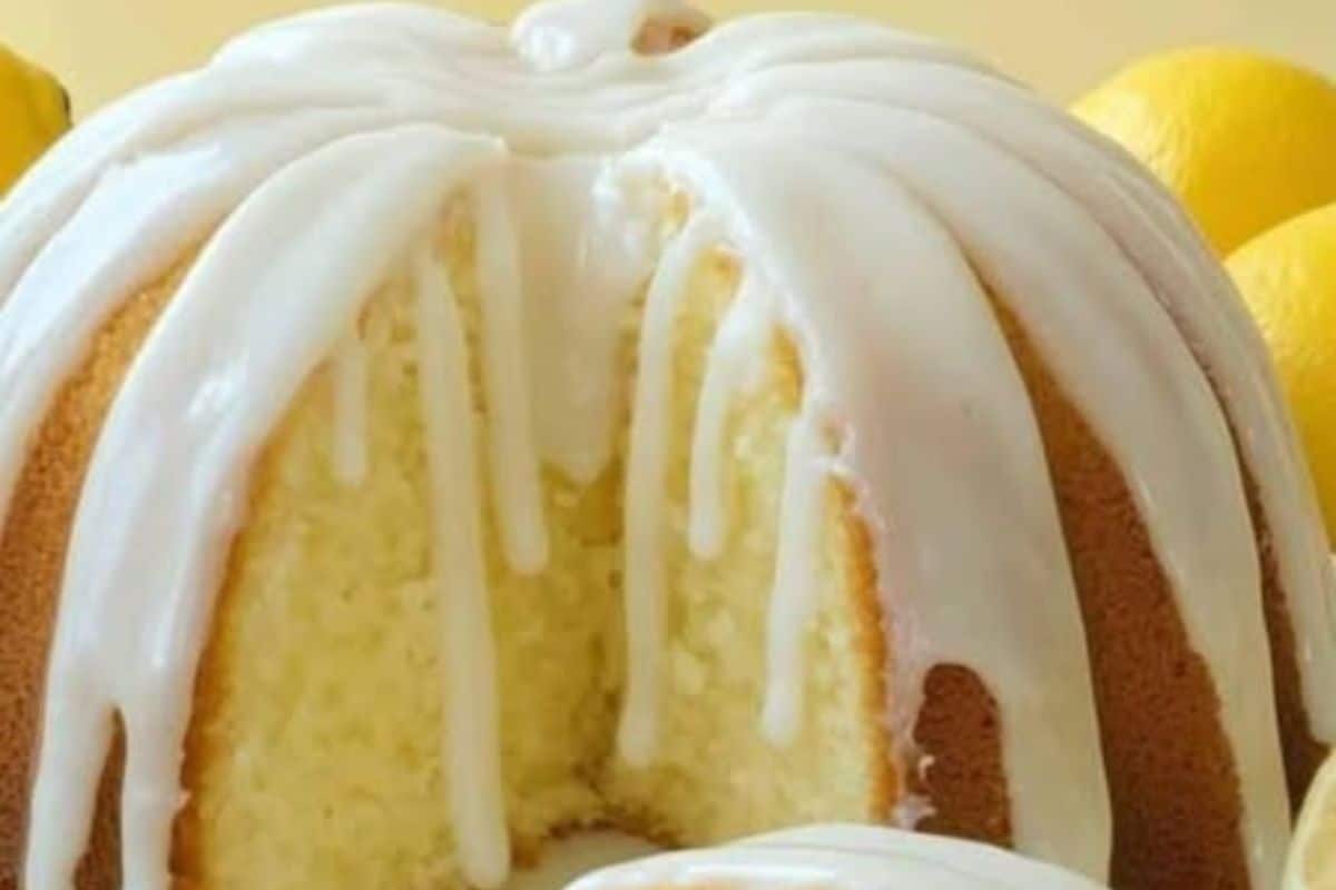 Bolo de Limão com Casquinha Crocante de Leite Condensado Irresistível e Viciante