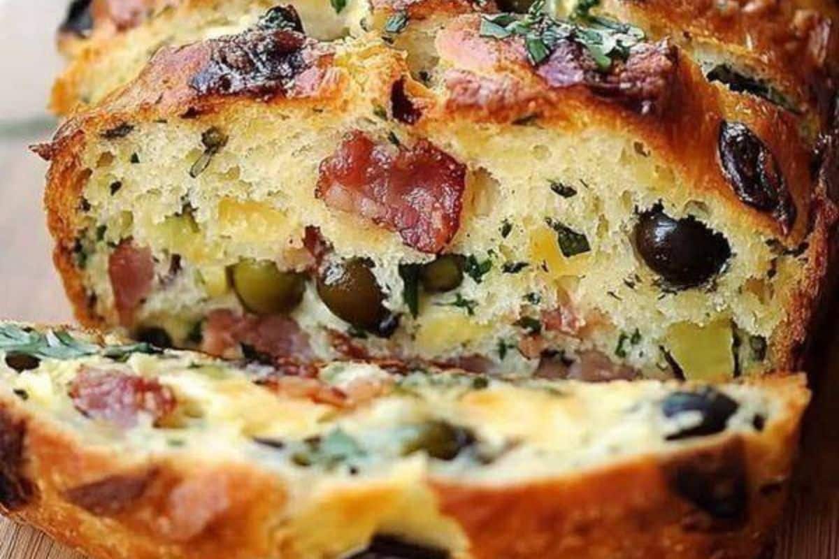 Pão de Azeitonas, Bacon e Queijo Surpreendente e Escandalosamente Saboroso