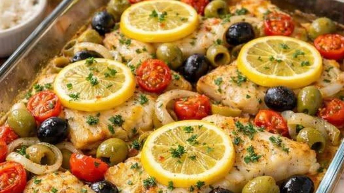Filé de Merluza ao Forno com Azeitonas e Tomates que Vai Fazer Todo Mundo Pedir BIS (sério, é viciante!)