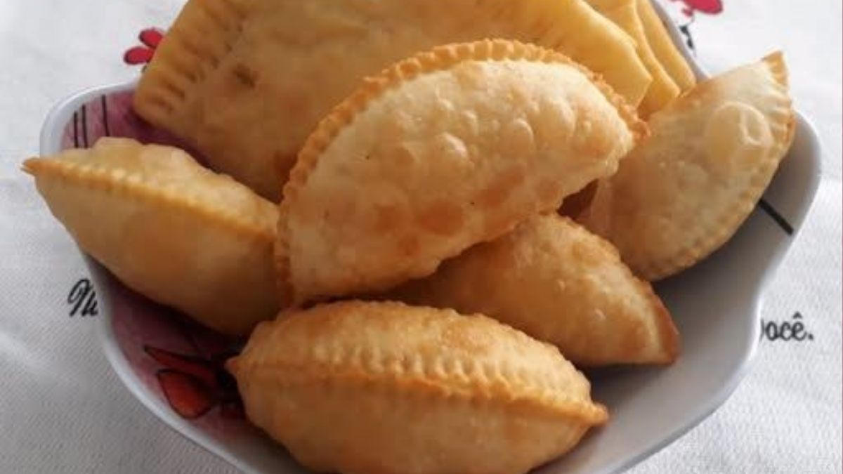 Massa de Pastel Caseiro SUPER CROCANTE que Fica Igual de Feira e Estoura na Mordida