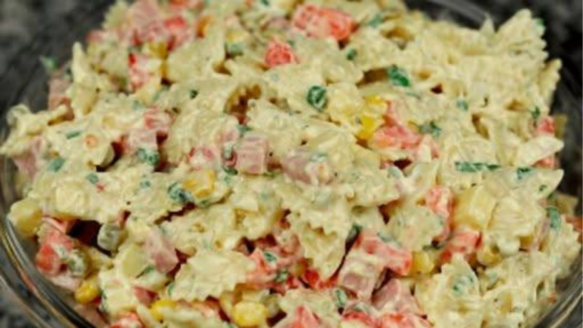 Salada de Macarrão Cremosa Que Todo Mundo Repete: A Receita Geladinha Que Faz Sucesso em Qualquer Mesa