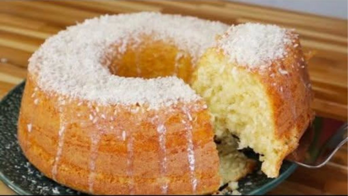 Bolo de Coco Cremoso: o bolo tão molhadinho e irresistível que ninguém acredita que foi feito em casa