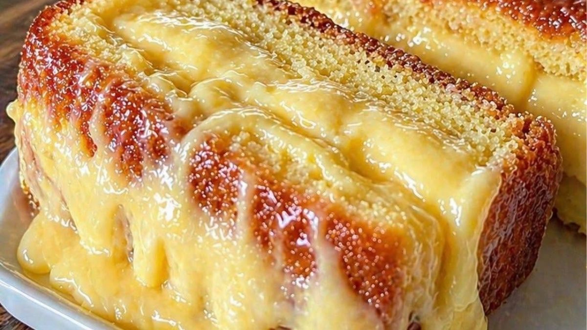 Bolo de Milho Cremoso Recheado com Requeijão: O Recheio Derrete no Meio e Fica TÃO Gostoso Que Todo Mundo Pede a Receita!
